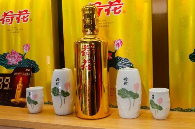 贵州茅台荷花酒价格_贵州茅台镇荷花酒53度价格_贵州茅台镇荷花酒和荷花烟