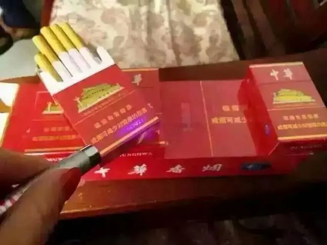 假烟中华怎么分辨_中华怎么看假烟_假中华看烟