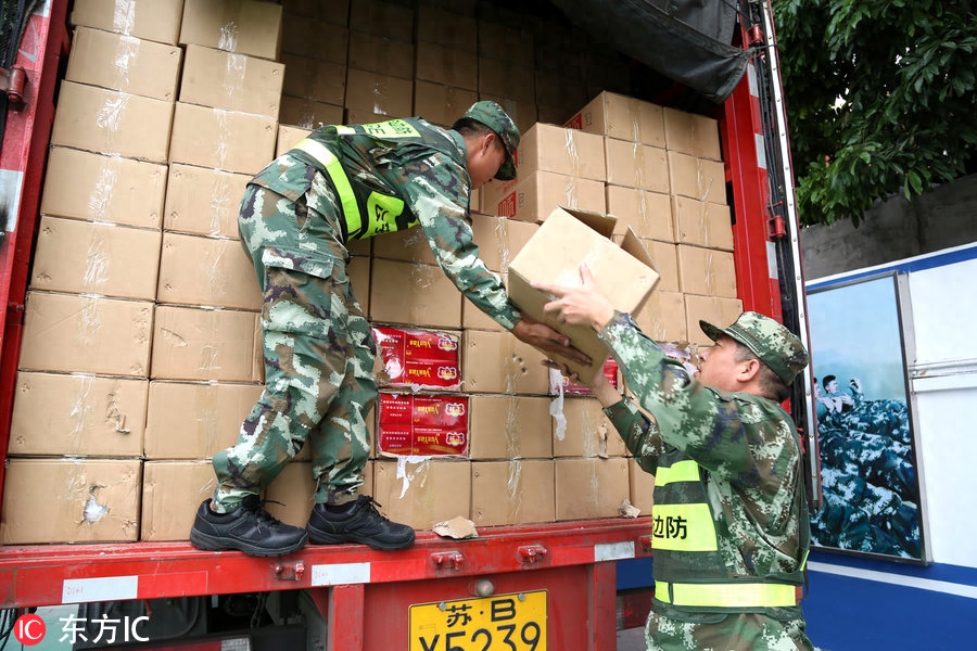 两万余条假“中华”摆满球场！厦门边防查获假冒高档香烟