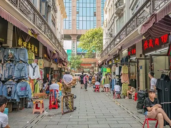 广州批发服装_批发服装去哪里进货_服装批发